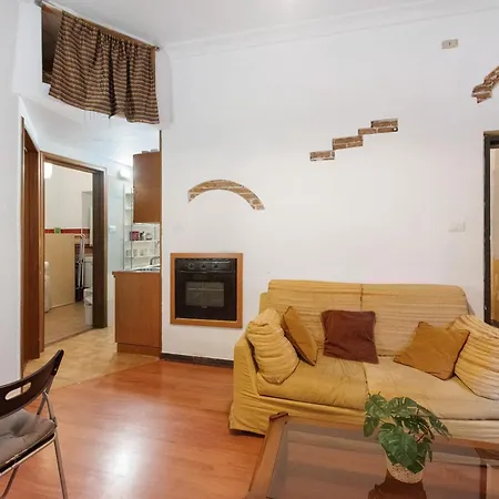 Flat In The Heart Of The Center